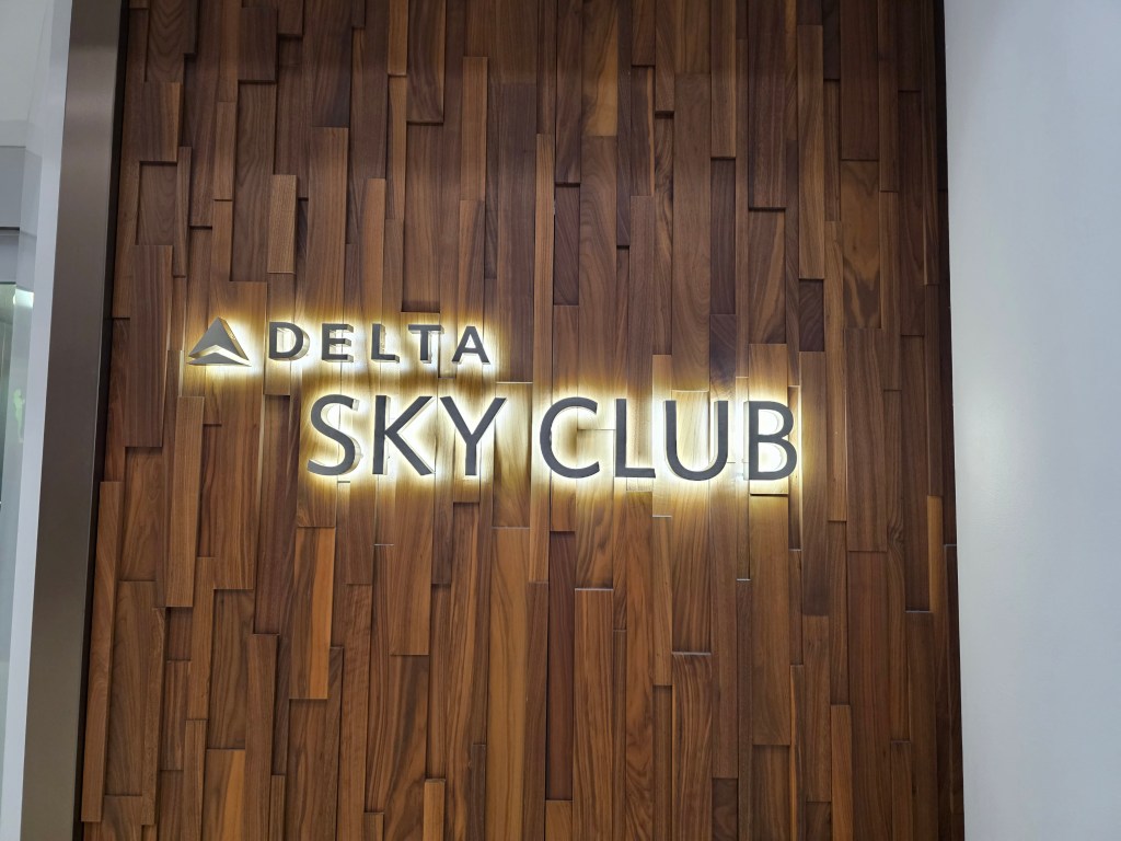 Inside My First Visit to the Delta Sky Club at O’Hare Before a 7 a.m. Flight to&nbsp;Seattle